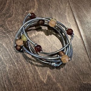 Bracelet with neutral color beads